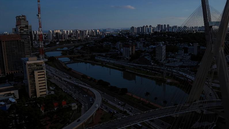 Página inicial do site do Instituto Conhecer Brasil, ONG ligada à empresária Karina Ferreira Gama, produtora do filme sobre Jair Bolsonaro — Foto: Reprodução