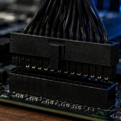 Vazamento mostra Intel preparando conector menor para substituir 24 pinos