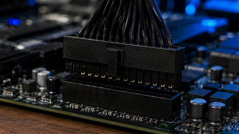 Vazamento mostra Intel preparando conector menor para substituir 24 pinos