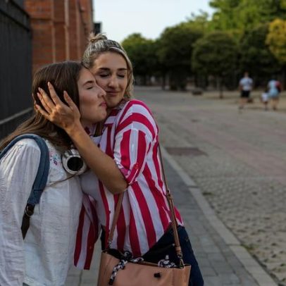 Mães relatam luto silencioso da adolescência dos filhos