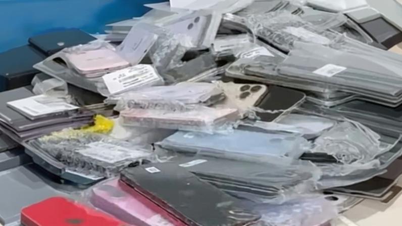 Receita Federal apreende mais de mil celulares ocultos em ônibus - Metrópoles