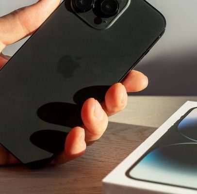 Receita apreende 1.000 iPhones ocultos em ônibus