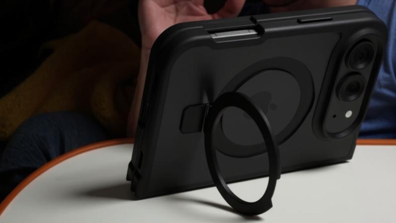 Marca de capinhas vaza suposto design final do 'iPhone Ultra' dobrável