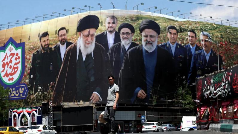 Propaganda do regime do Irã em Teerã, capital iraniana (Foto: ABEDIN TAHERKENAREH/EFE/EPA)