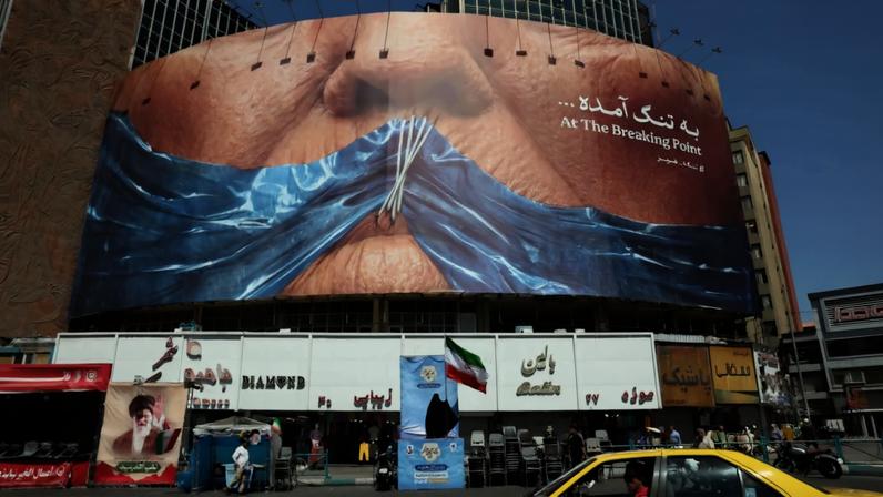 Propaganda do regime do Irã em Teerã, capital iraniana (Foto: ABEDIN TAHERKENAREH/EFE/EPA)