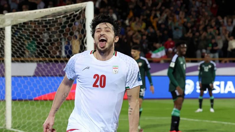 O atacante iraniano Sardar Azmoun (Foto: ABEDIN TAHERKENAREH/EFE/EPA)