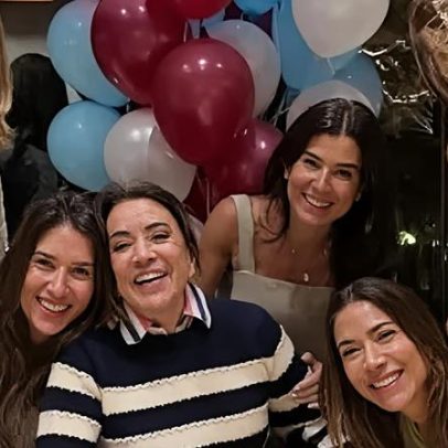 Filhas de Silvio Santos posam juntas; detalhe chama atenção