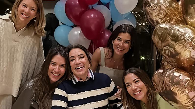 Patricia Abravanel mostrou momento com a mãe e as irmãs