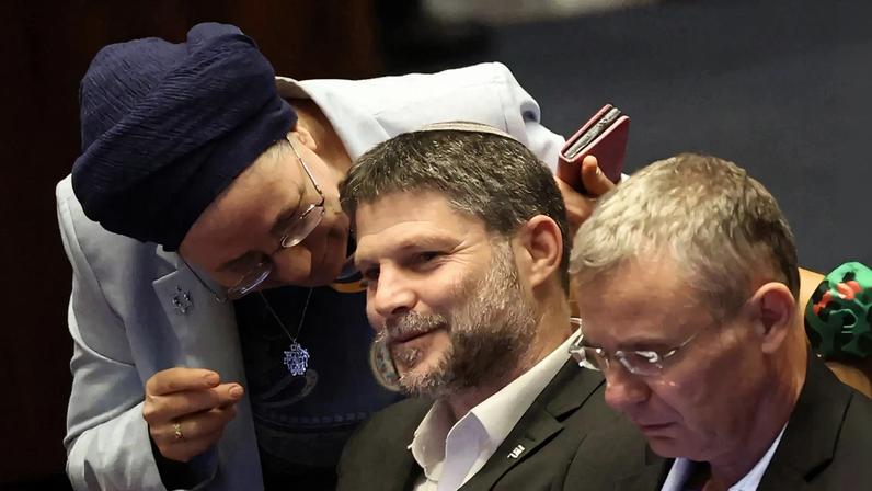 O ministro das Finanças de Israel, Bezalel Smotrich, em sessão do Knesset, o Parlamento israelense (Foto: ABIR SULTAN/EFE/EPA)