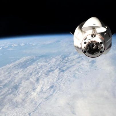 Astronautas estudam câncer e cartilagem; preparação para caminhada espacial