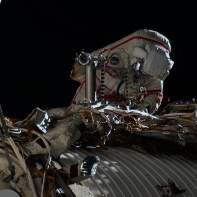 Física, exames de visão e treino mantêm ritmo no dia após passeio espacial