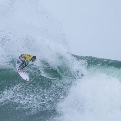 WSL interrompe semifinal entre Italo e Yago por incidente com animal marinho