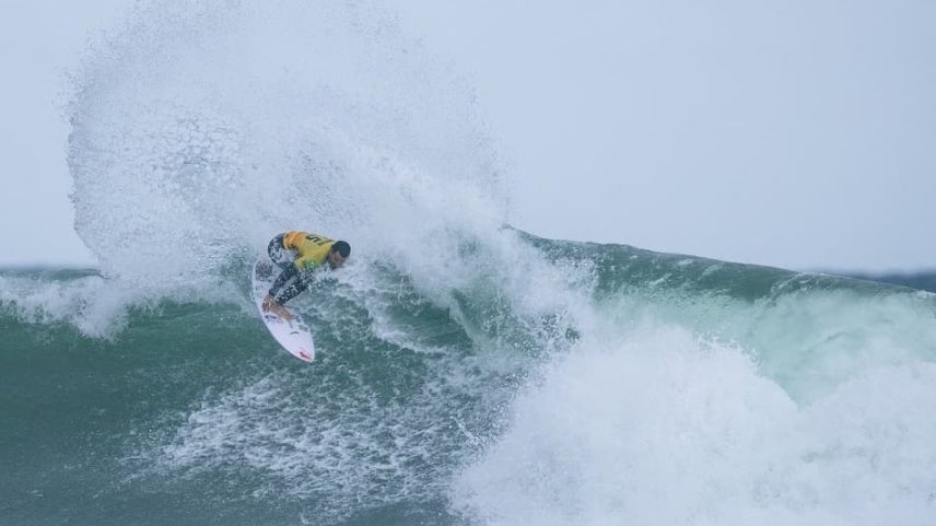 WSL interrompe semifinal entre Italo e Yago por incidente com animal marinho