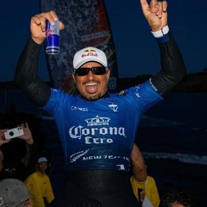 Italo Ferreira vence Mundial com show de aéreos e assume liderança