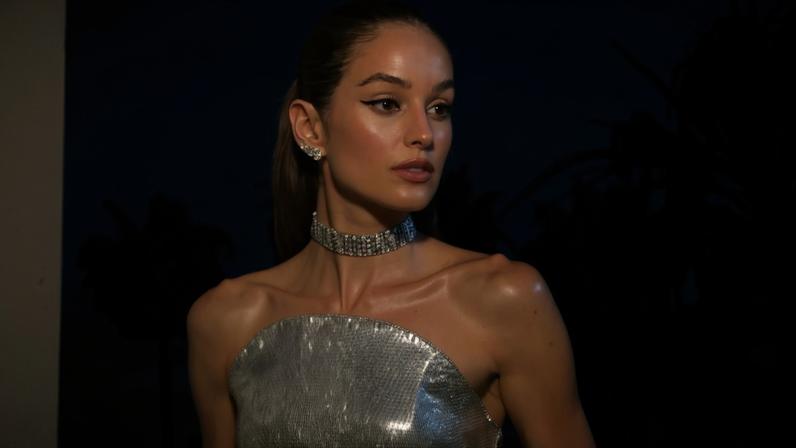 Imagem colorida de Izabel Goulart no tapete vermelho do Festival de Cannes - Metrópoles