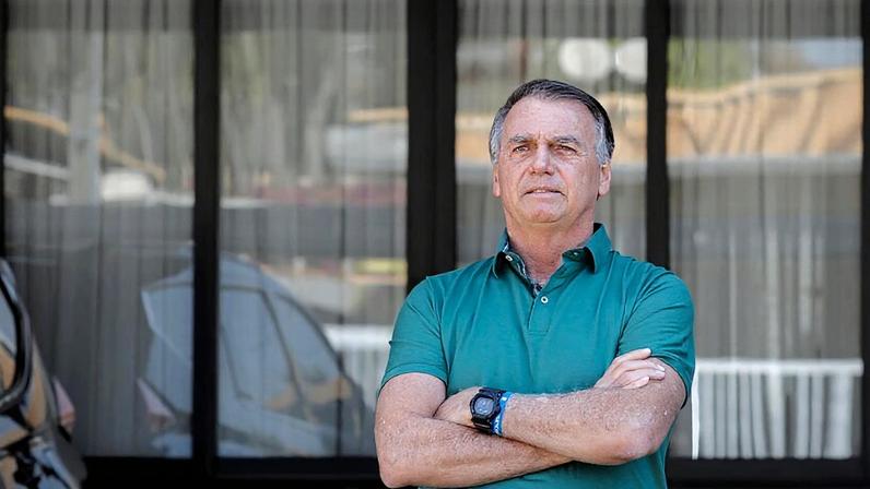 Na imagem, Jair Bolsonaro (PL); ex-presidente da República tem alta prevista para 2ª feira (4.mai)