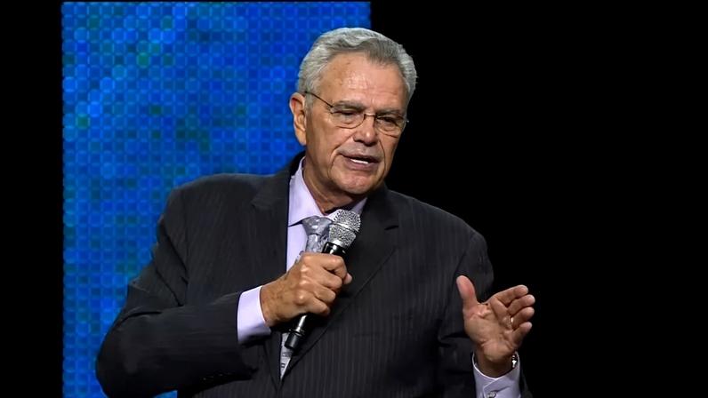 Televangelista James Robison morre aos 82 anos