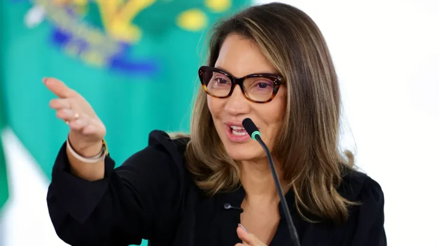 Primeira-dama questiona atos de protesto contra a Anvisa em que pessoas supostamente bebem detergente. (Foto: Fábio Rodrigues-Pozzebom/Agência Brasil)