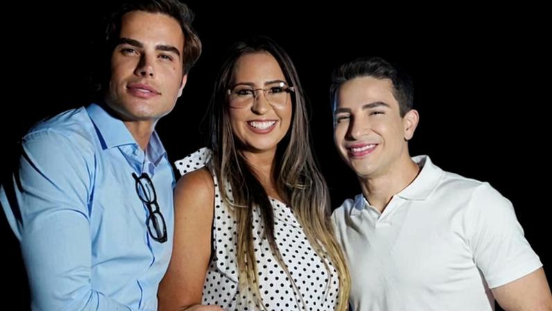 Allan Rrod, Nalania Santana e Karl Monteiro posam em jantar em homenagem à oftalmologia