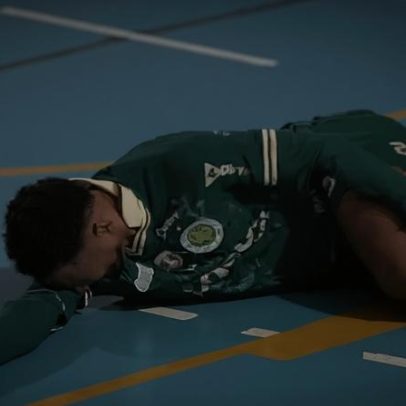 Futsal: campeão mundial lesiona o joelho e deixa quadra de maca
