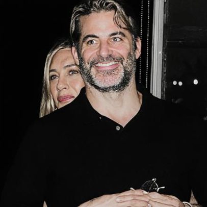 Jennifer Aniston comemora um ano de namoro, diz site