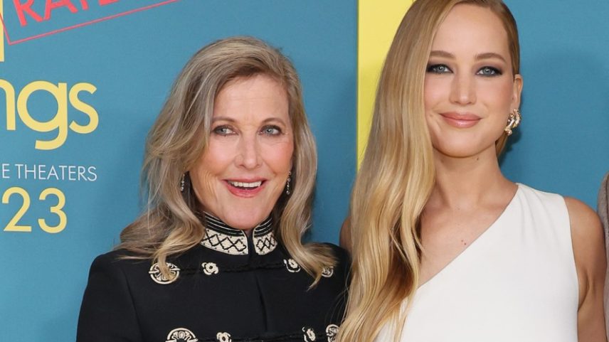 Jennifer Lawrence com a mãe, Karen Lawrence, em red carpet de 2023