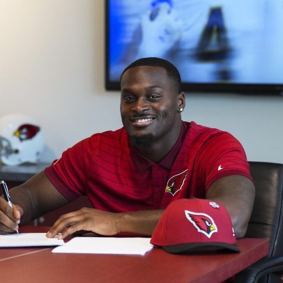 Calouro dos Cardinals assina maior contrato da NFL para running back