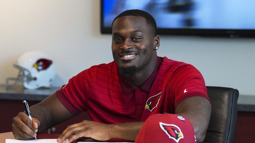Jeremiyah Love assina contrato de calouro de quatro anos com o Arizona Cardinals — Foto: Divulgação/Arizona Cardinals