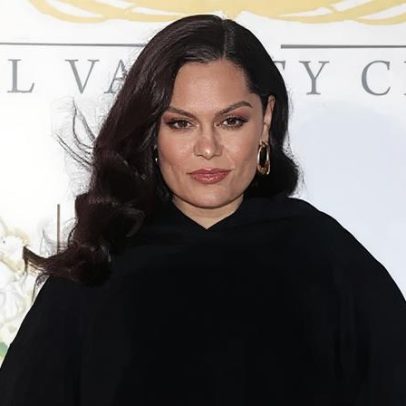 Jessie J celebra remissão de câncer de mama e agradece apoio durante horas