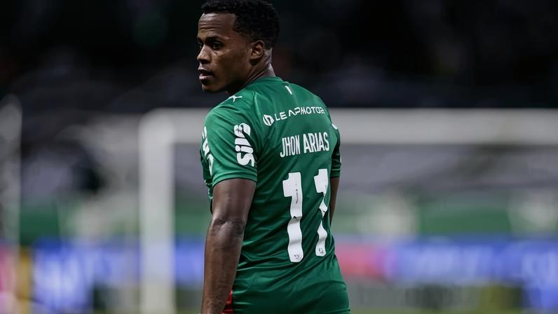 Jhon Arias durante partida contra o Santos no Estádio Arena Allianz Parque pelo Campeonato Brasileiro