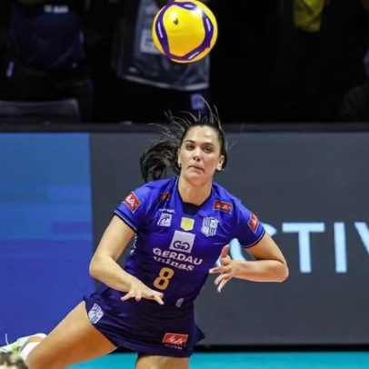 Julia Kudiess lamenta derrota na final da Superliga
