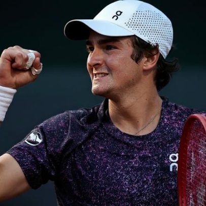 João Fonseca vence Djokovic de virada e conquista maior vitória em Roland Garros