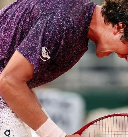 João Fonseca celebra vitória contra Djokovic