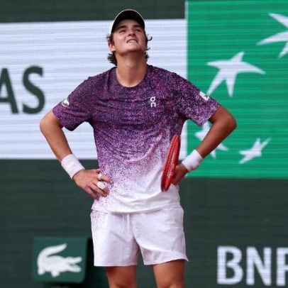 Fonseca vence Djokovic após provocação de Zé Gotinha