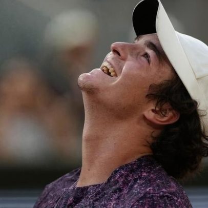 Fonseca vence Djokovic e garante título inédito em Grand Slam