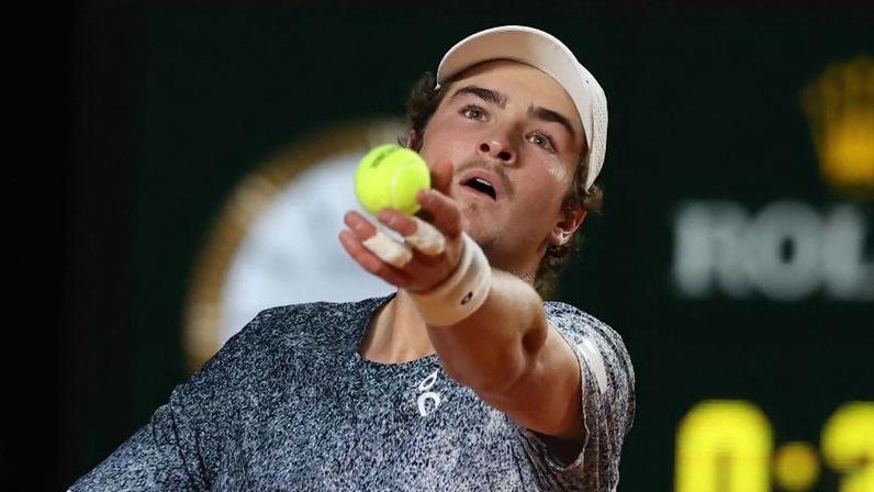 João Fonseca em ação contra Hamad Medjedovic, no Masters 1000 de Roma