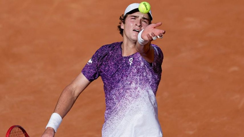 João Fonseca em ação na edição de 2026 de Roland Garros