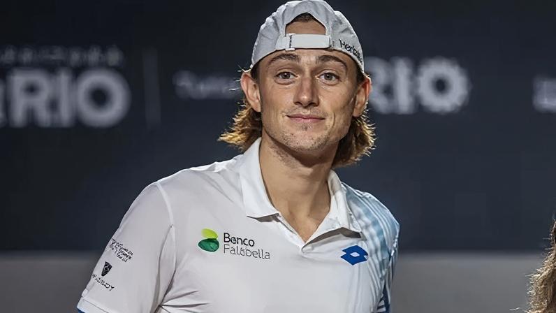 João Fonseca antes da partida pelas oitavas de final do Rio Open