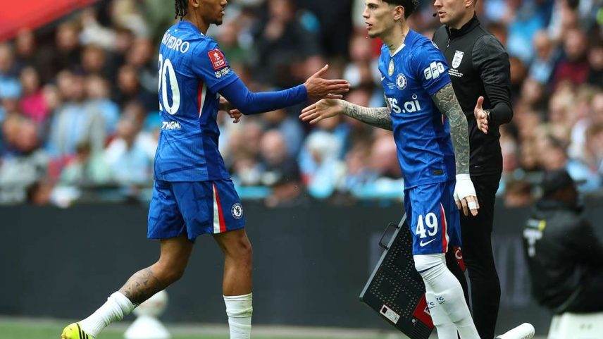 João Pedro é substituído por Garnacho na derrota do Chelsea para o Manchester City na final da Copa da Inglaterra