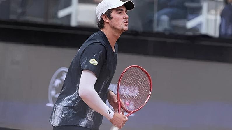 João Fonseca comemora ponto no Masters 1000 de Roma
