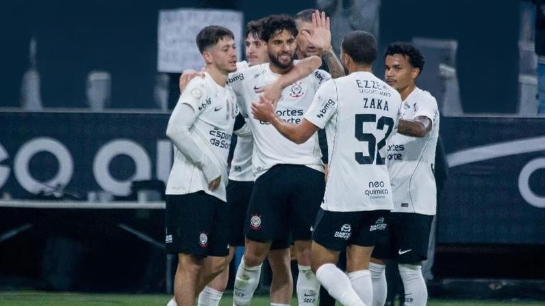 Jogadores do Corinthians comemoram gol de Yuri Alberto, contra o Barra-SC, pela Copa do Brasil