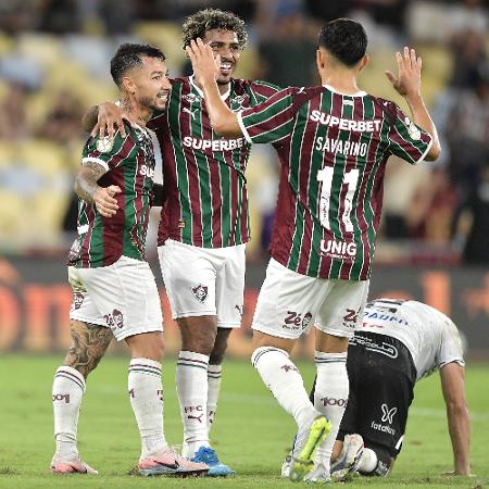 Jogadores do Fluminense celebram gol sobre o Operário na Copa do Brasil