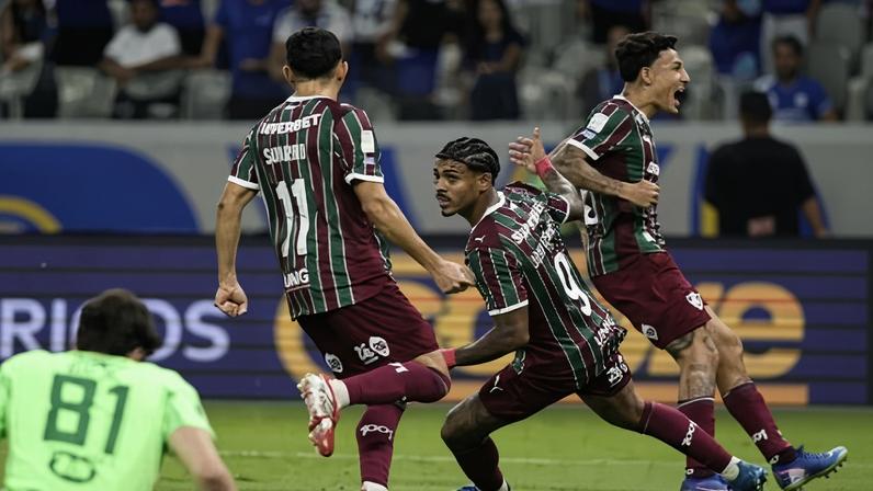 John Kennedy comemora gol marcado pelo Fluminense contra o Cruzeiro, no Brasileirão