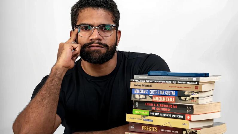 O historiador e pré-candidato à Câmara por Pernambuco, Jones Manoel (PSOL). Foto: Reprodução/Redes Sociais