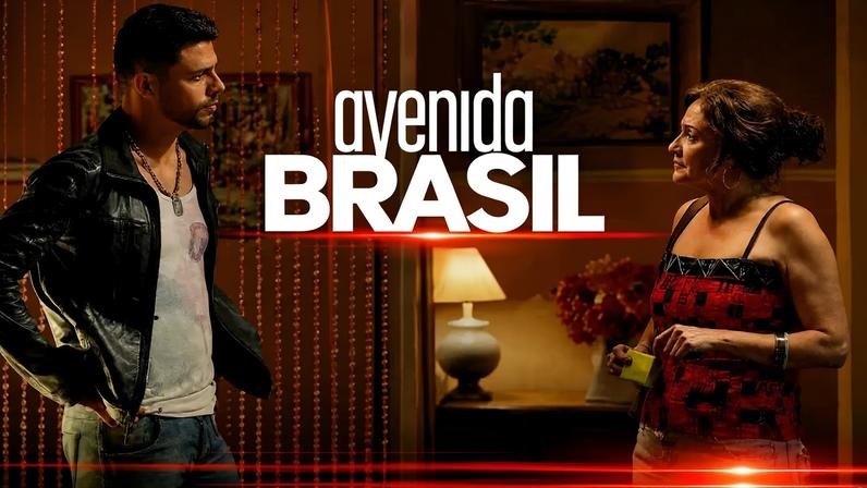 Jorginho descobre mentira sobre a própria mãe e flagra Carminha com mulher misteriosa em Avenida Brasil
