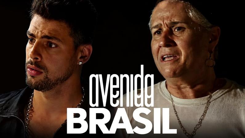 Jorginho perde o controle e humilha Mãe Lucinda em cena intensa de Avenida Brasil