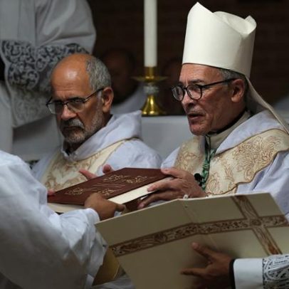 Bispo John Ricard morre; pioneiro da comunidade católica negra nos EUA