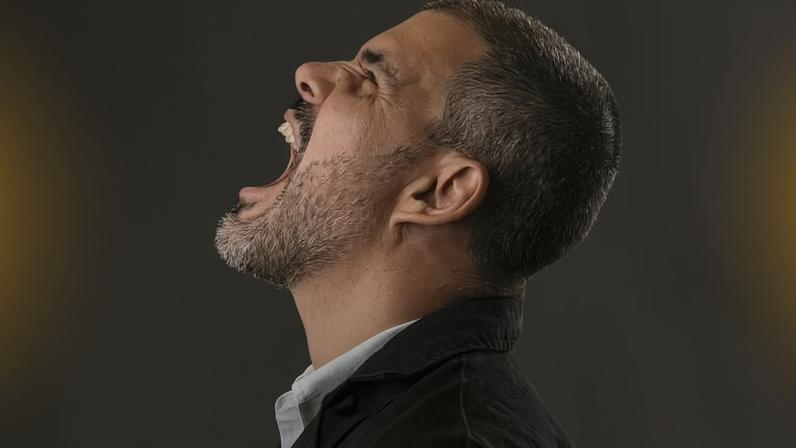 Juliano Cazarré saiu em defesa de seu evento 'O farol e a forja'