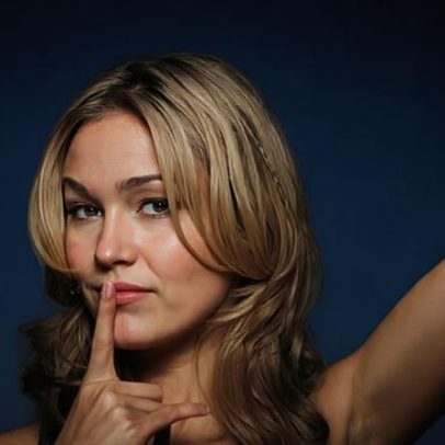 Julia Stiles revela feedback de teste de filme teen dos anos 1990 que a irrita hoje