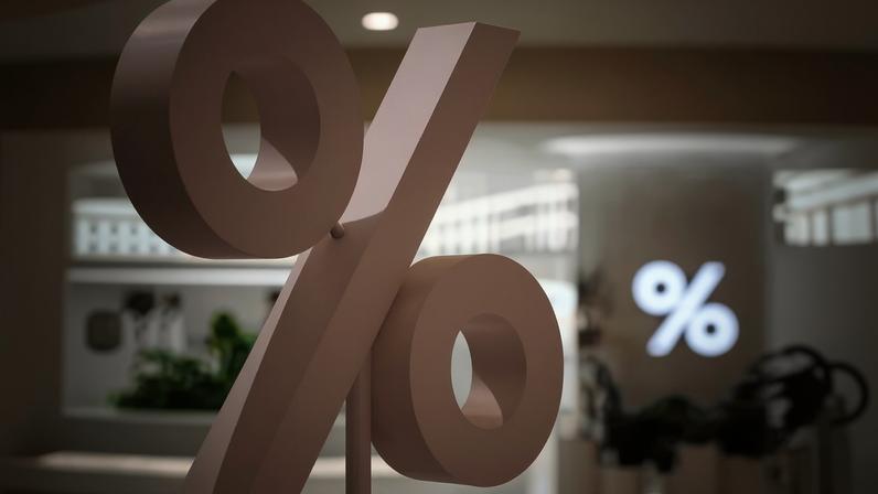 Juros futuros sobem com valorização do dólar, incerteza geopolítica e IPCA-15 — Foto: Declan Sun/Unsplash
